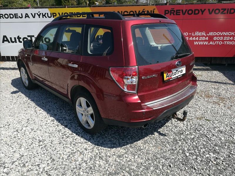 Subaru Forester 2,0 i 4x4 - fotka 4 z 17