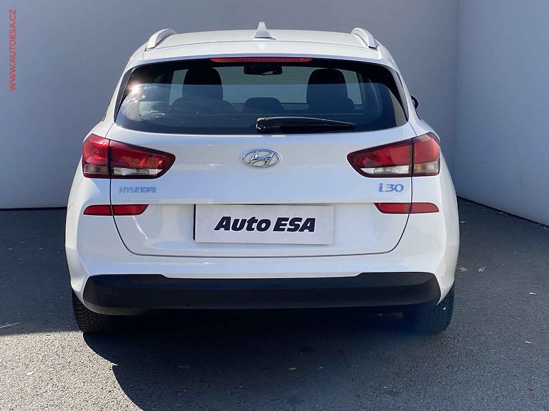Hyundai i30 (2021) 1.6 CRDi, 1.maj,ČR, AC, park - fotka 5 z 16