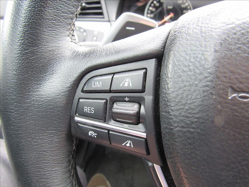 BMW Řada 5 3,0 d 530d xDrive - fotka 22 z 35