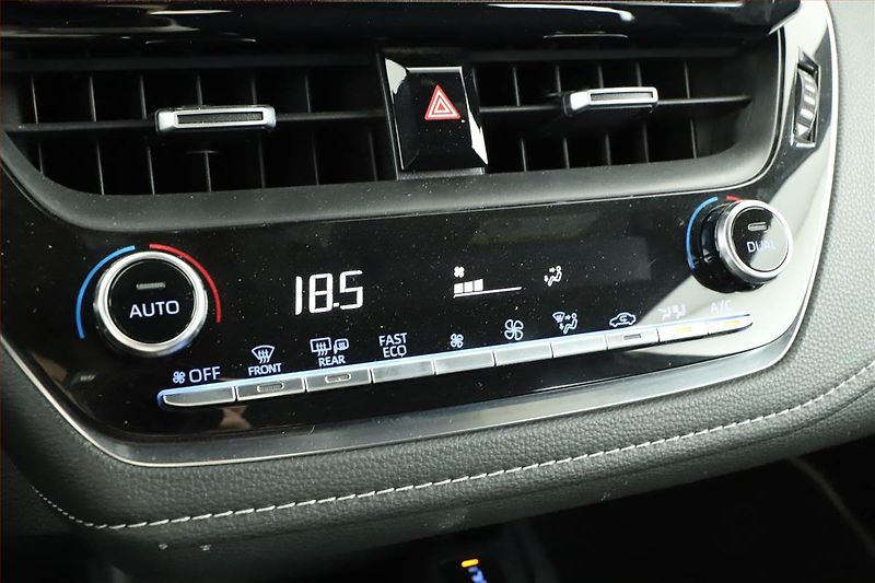 Toyota Corolla (2021) 1.8 Hybrid, Automat, ČR,1.maj - fotka 14 z 17