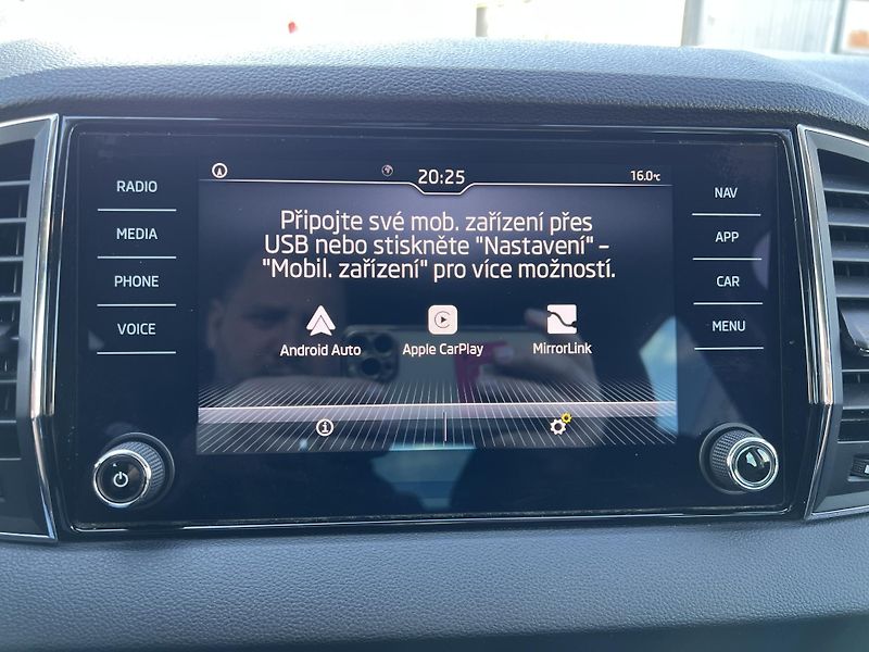 Škoda Karoq Style 1.5TSi NAVI KAMERA ALU - fotka 23 z 44