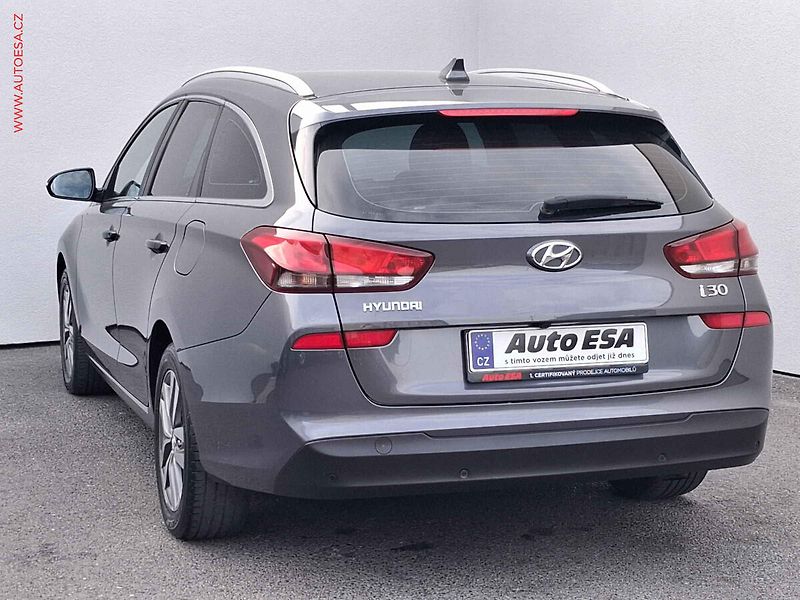 Hyundai i30 (2017) 1.4 T-GDi, 2.maj,ČR, Style - fotka 6 z 21