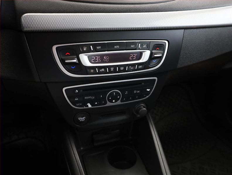 Renault Fluence (2010) 1.6 16V, po STK, jezdí výborně - fotka 10 z 14