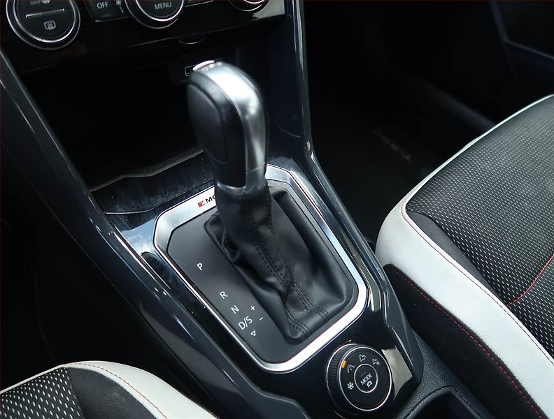 Volkswagen T-Roc (2018) Style 2.0 TSI 4Motion, 4X4 - fotka 13 z 20