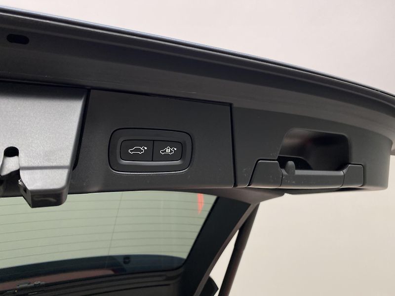 Volvo V90 CC D5 AWD INSCRIPTION AUT CZ - fotka 31 z 51
