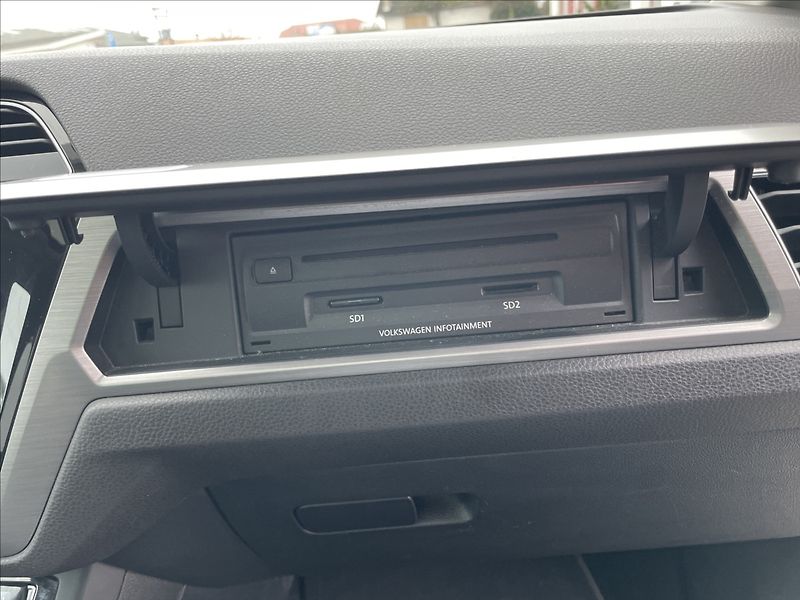 Volkswagen Touran 2,0 TDi 110kw Highline Panoram - fotka 34 z 48