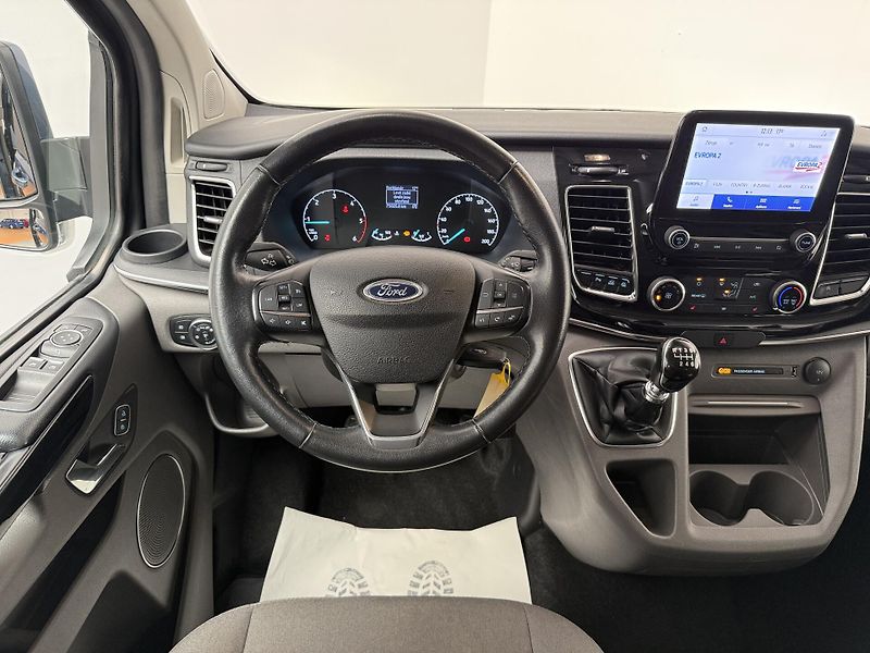 Ford Tourneo Custom 2.0 EcoBlue mHEV 96kW L2 Titan - fotka 6 z 11
