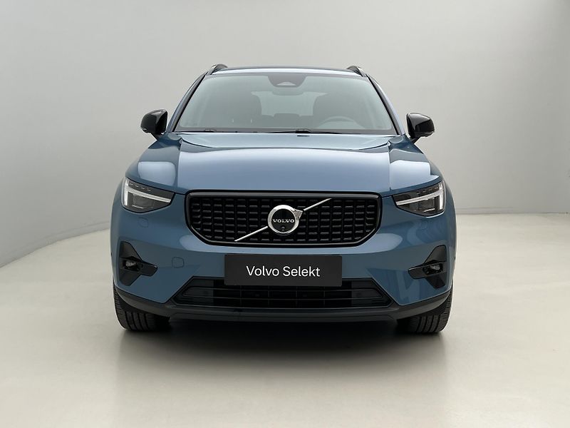 Volvo XC40 B3 DARK PLUS AUT CZ 1. maj. - fotka 14 z 41