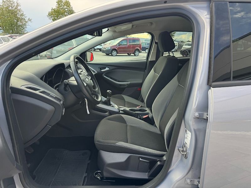 Ford Focus (2011) Trend 1.6 Ti-VCT - fotka 10 z 30