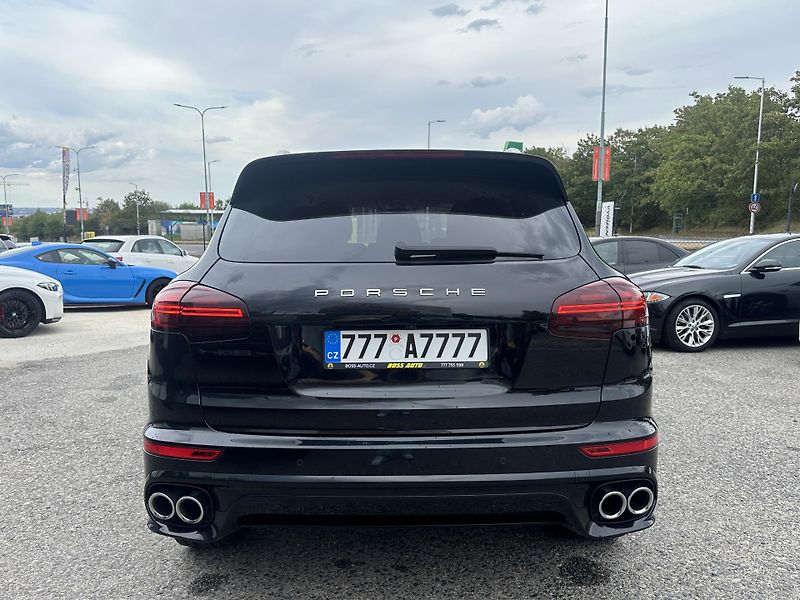 Porsche Cayenne (2016) Porsche Cayenne 2016 - fotka 6 z 19