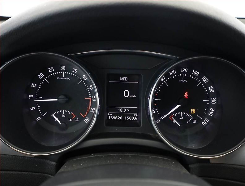 Škoda Superb (2014) 2.0 TDI, Serv.kniha, Navi - fotka 9 z 19
