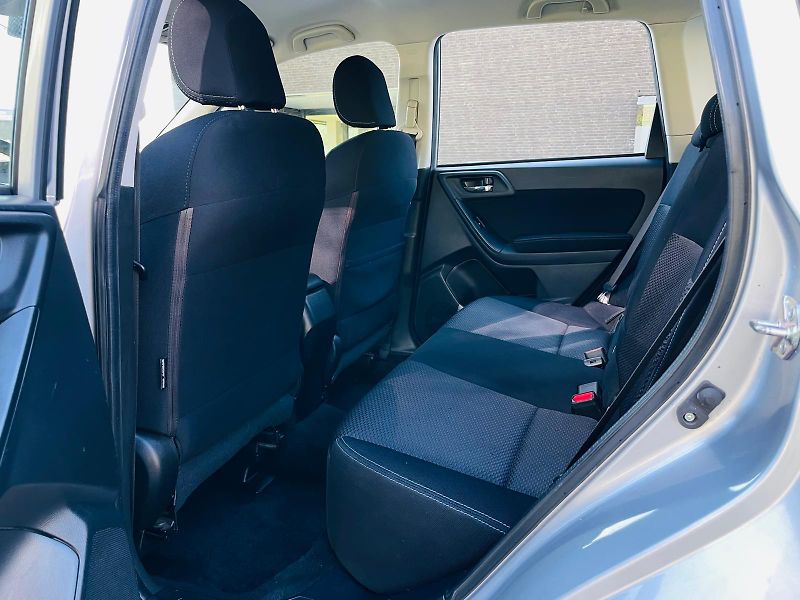 Subaru Forester 2.0i 4x4 AUT TAŽNÉ SERVISKA - fotka 35 z 43