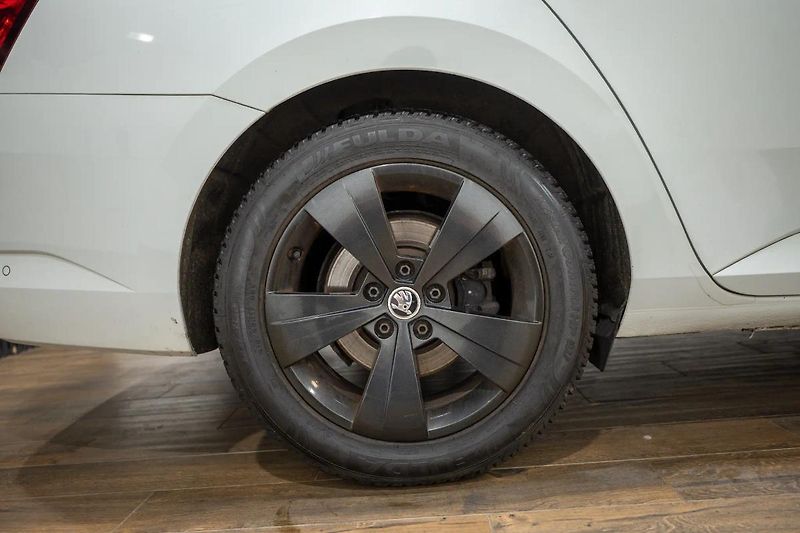 Škoda Superb 2.0 TDI 110 kW L&K - fotka 35 z 36