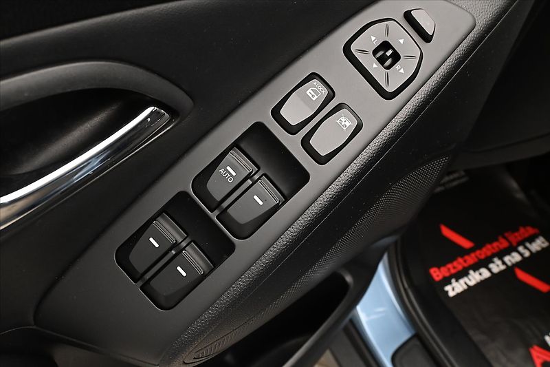 Hyundai ix35 1,7 CRDi 85 kW Tažné Výhřev se - fotka 25 z 30