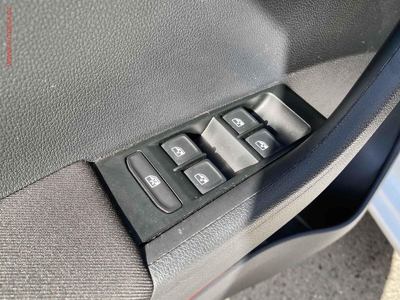 Škoda Fabia (2023) 1.0 TSi, 2.maj,ČR, Ambition - fotka 13 z 17