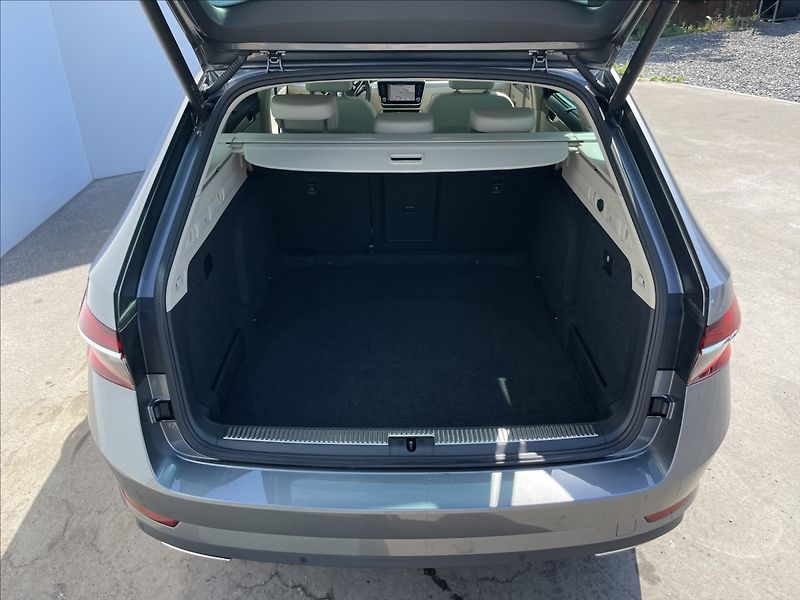 Škoda Superb 2,0 TSI 4x4 Combi L&K WEBA - fotka 24 z 24