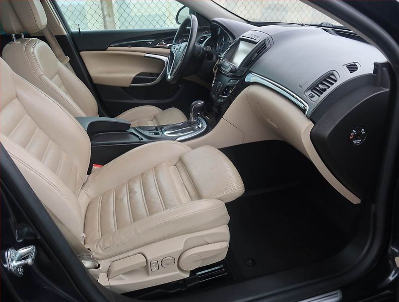 Opel Insignia (2014) 2.0 BiTurbo CDTI, ČR,1.maj - fotka 9 z 22