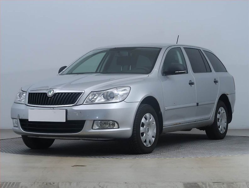 Škoda Octavia (2011) Ambiente 1.6 TDI - fotka 2 z 13