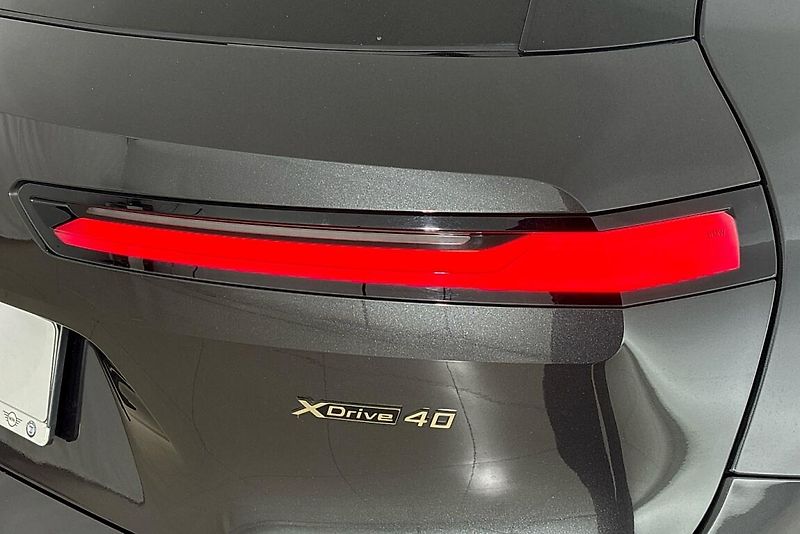 BMW iX xDrive40 - fotka 5 z 27