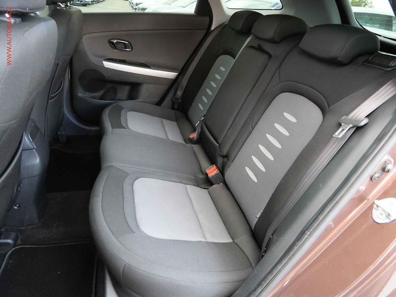 Kia Ceed (2014) 1.6 GDi, ČR, AC, tempo, park - fotka 10 z 18