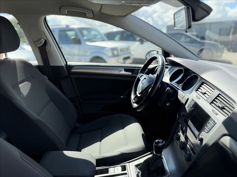 Volkswagen Golf 1,6 TDI NAVIGACE +SADA ALU KOL - fotka 23 z 25