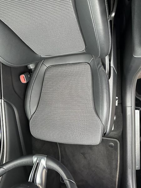 Mercedes-Benz GLC (2023) 300de 4MATIC - fotka 24 z 27
