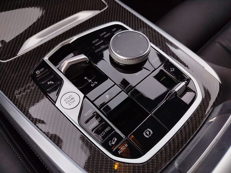 BMW X7 xDrive40d - fotka 35 z 38