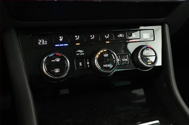 Škoda Superb (2023) Laurin&Klement 2.0 TDI - fotka 19 z 27
