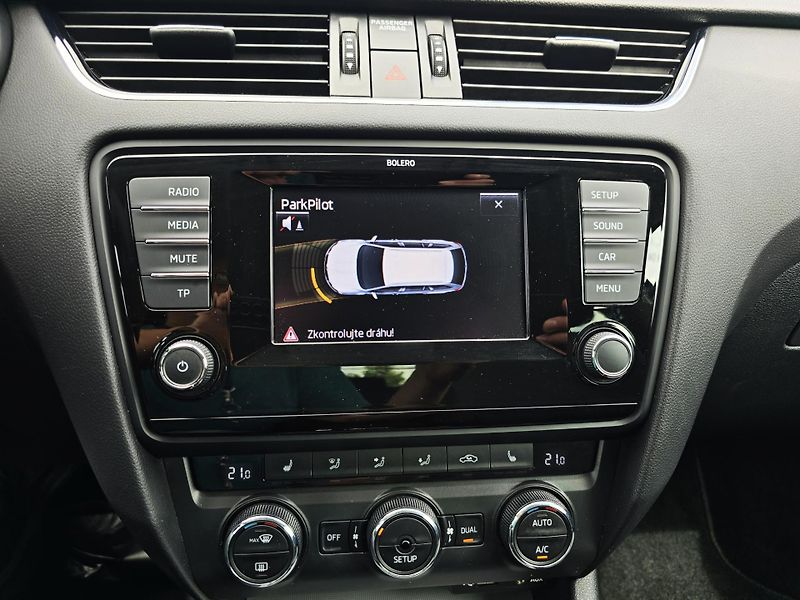 Škoda Octavia 1.4TSI BOHATÁ VÝBAVA 1Majitel - fotka 17 z 19