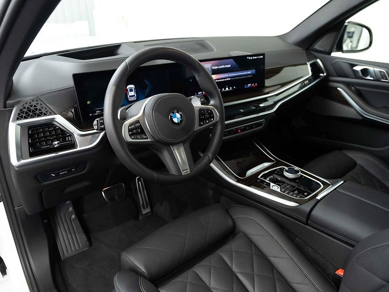 BMW X5 xDrive40i - fotka 11 z 23