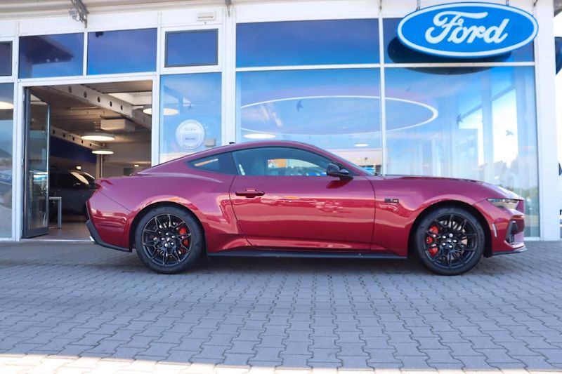 Ford Mustang (2026) Fastback 5.0 Nite Pony - fotka 5 z 28