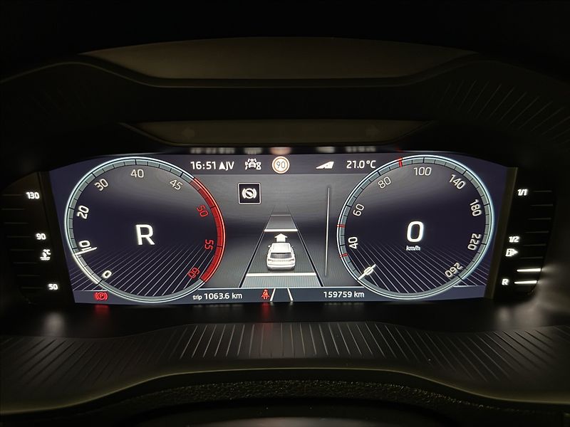 Škoda Karoq 2,0 TDi  DSG 4x4 Style Virtual - fotka 38 z 44