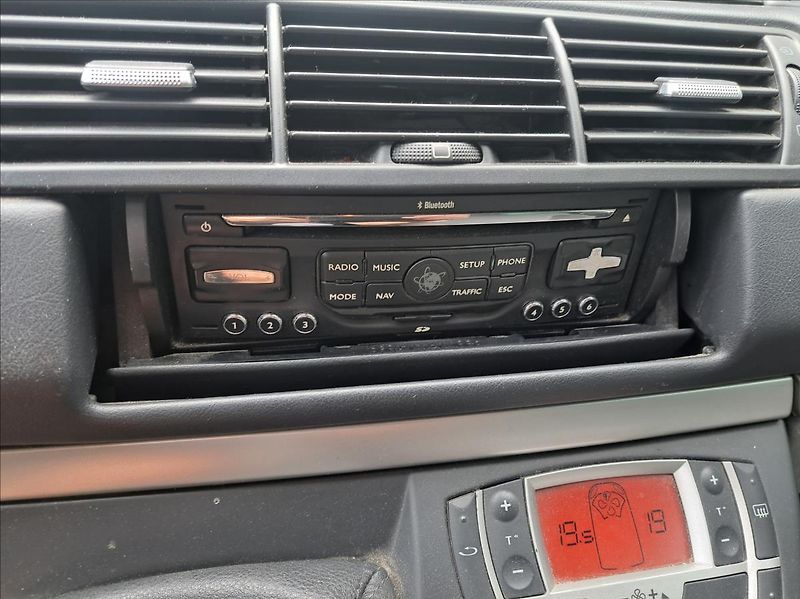 Peugeot 807 2,0 HDI - fotka 21 z 41