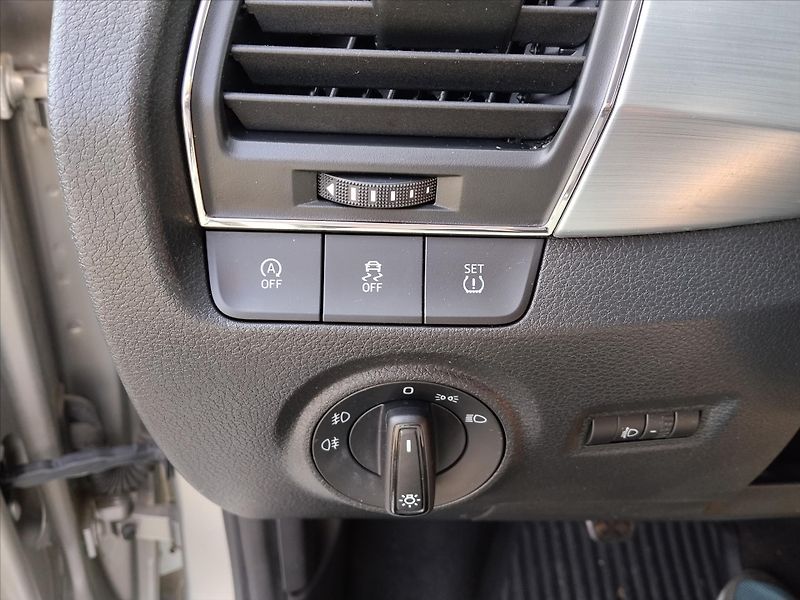 Škoda Fabia 1,0 1.0 TSI 70kW Ambiente - fotka 8 z 23