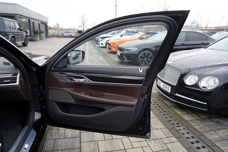 BMW Řada 7 740d xDrive/9AT/Lasery/Mpaket - fotka 22 z 50