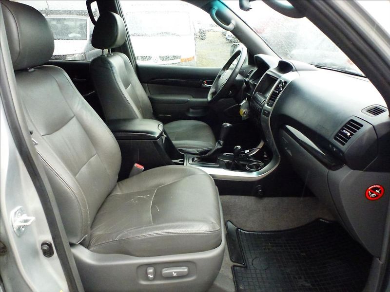 Toyota Land Cruiser 3,0 120 D4-D Lux+ Automat - fotka 29 z 58