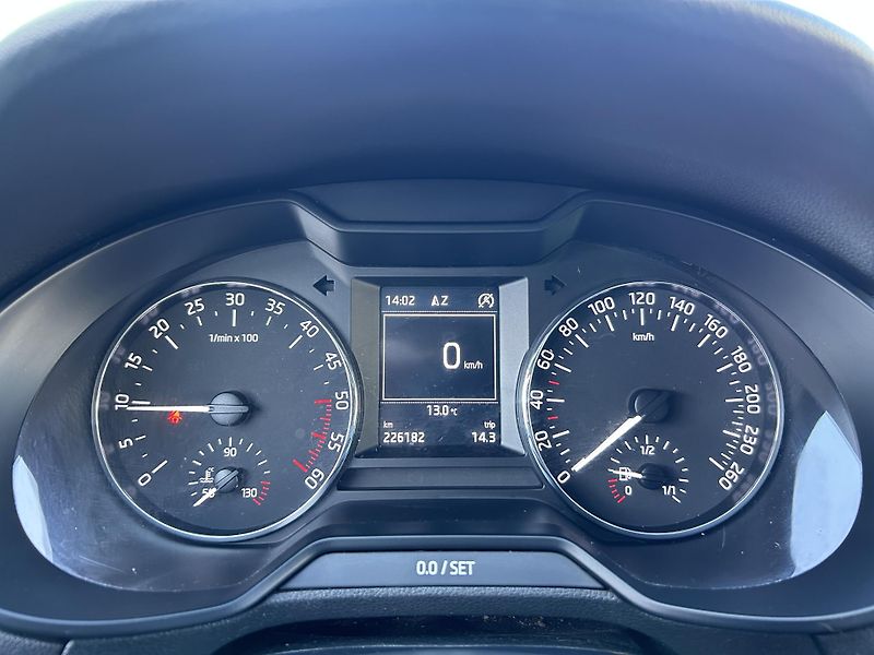 Škoda Octavia (2015) 1.6 TDi 81KW po rozvodech - fotka 12 z 29