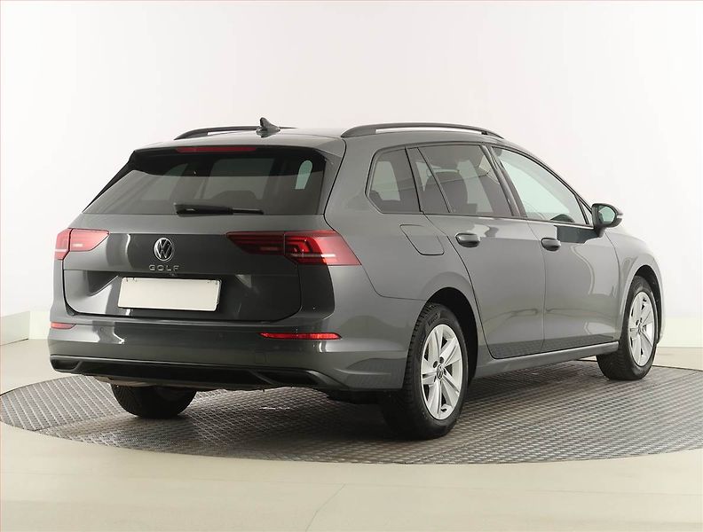 Volkswagen Golf (2025) Life 1.5 TSI - fotka 5 z 25