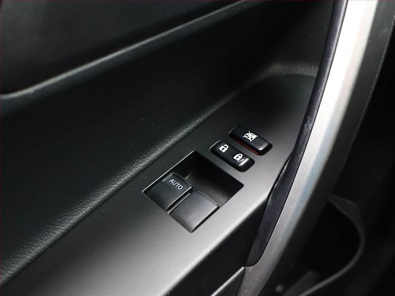 Toyota Auris (2013) 1.6 Valvematic - fotka 13 z 14