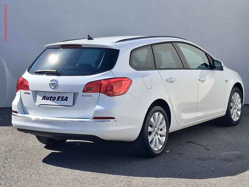 Opel Astra (2015) 1.6 CDTi, Bixen, navi - fotka 4 z 18