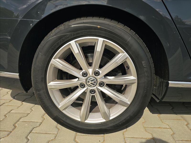 Volkswagen Passat VIII 1,4TSi DSG Highline - fotka 33 z 56