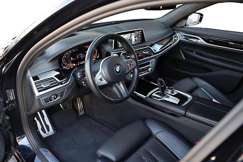 BMW Řada 7 750Li xDrive Sedan - fotka 8 z 16