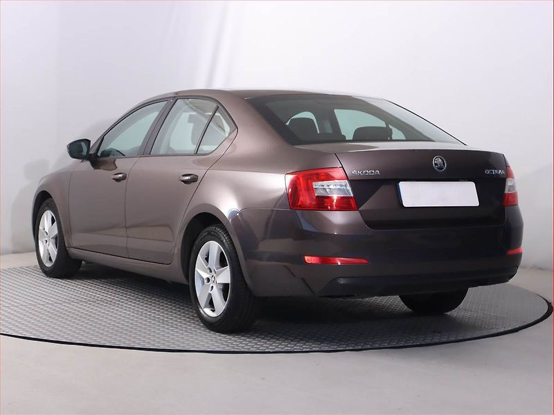 Škoda Octavia (2014) Ambition 1.6 TDI, Serv.kniha - fotka 4 z 18