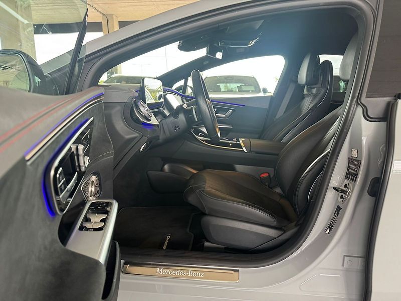 Mercedes-Benz EQE 350 4M Electric Art Edition - fotka 9 z 15