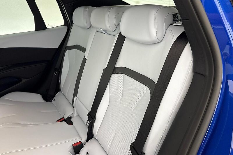 BMW i3 50 xDrive Sedan - fotka 8 z 27
