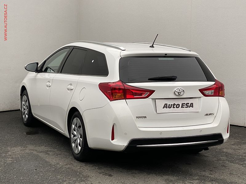 Toyota Auris (2014) 1.6, +kola - fotka 6 z 18