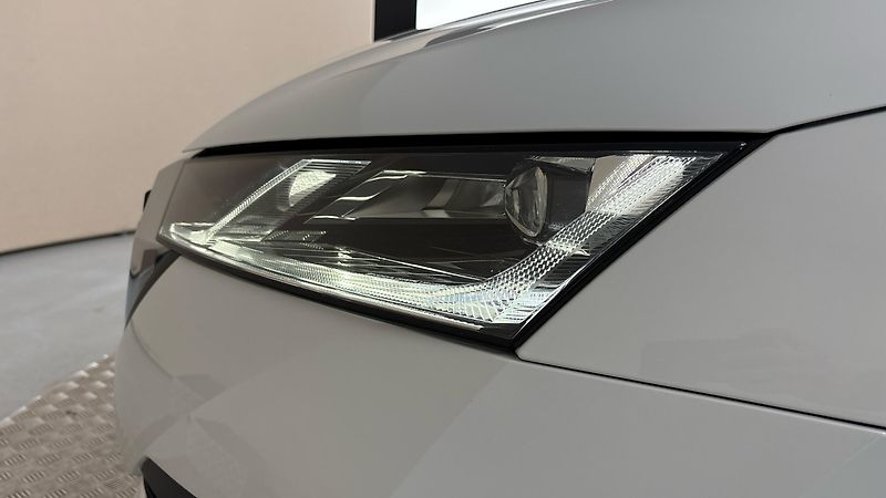 Škoda Octavia 2.0 TDI DSG Style Combi - fotka 18 z 24