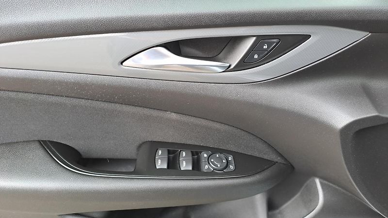 Opel Insignia 1.6 ST EcoTEC BusinessNAVI - fotka 20 z 30