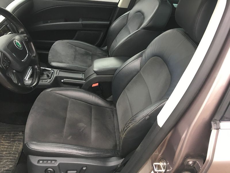Škoda Superb (2011) II 2.0 TDi 4X4 125 kW - fotka 17 z 34