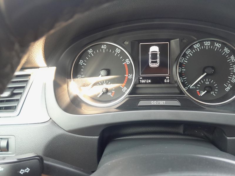 Škoda Rapid (2016) 1.2 TSI serviska 2x klíč - fotka 12 z 16